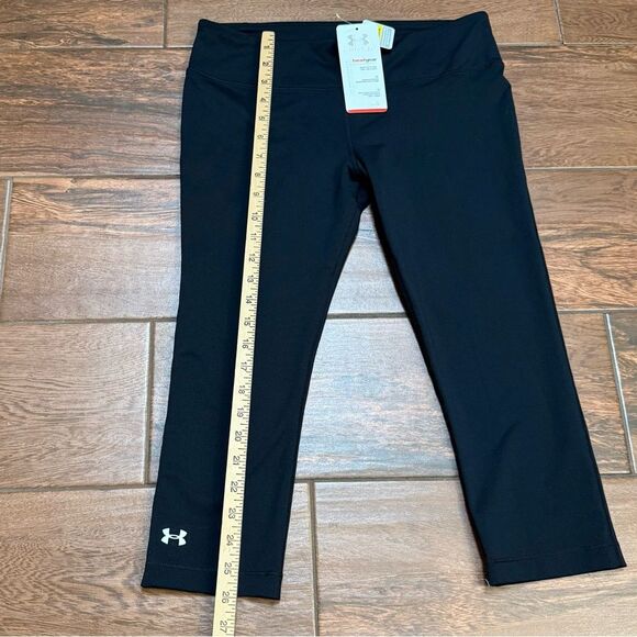 NWT Black UNDER ARMOUR Fitted Capri Leggings UA Size S - Picture 3 of 6